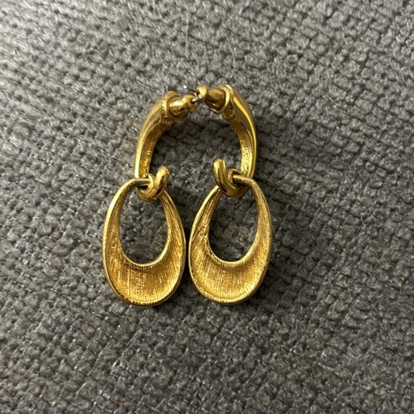 Hoop in hoop gold hanging earrings - Picture 2 of 2